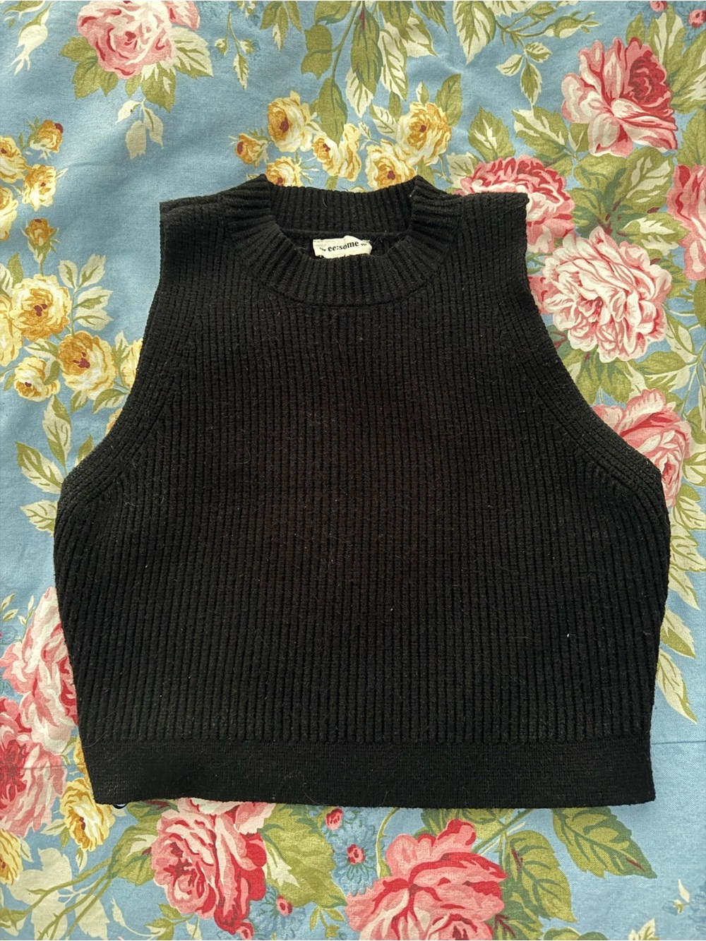 EE:Some Women’s Black Ribbed Knit Sleeveless Sweater Vest